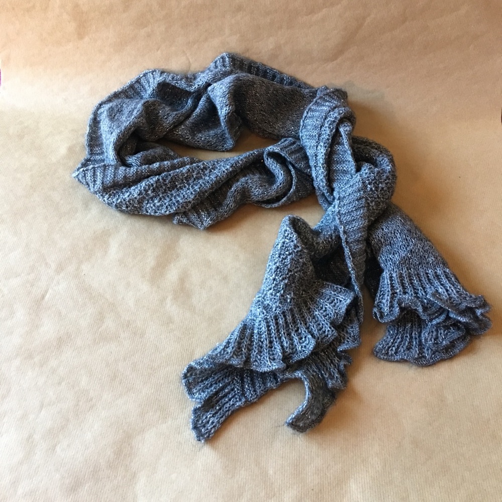 Raffaello Bettini Grey Sparkly Yarn Scarf